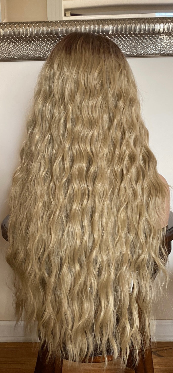 HONEY BLONDE LACEFRONT WIG WITH DARK ROOTS